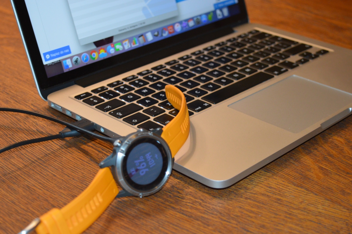 Podłączanie zegarka Fenix 5 Plus do komputera Mac
