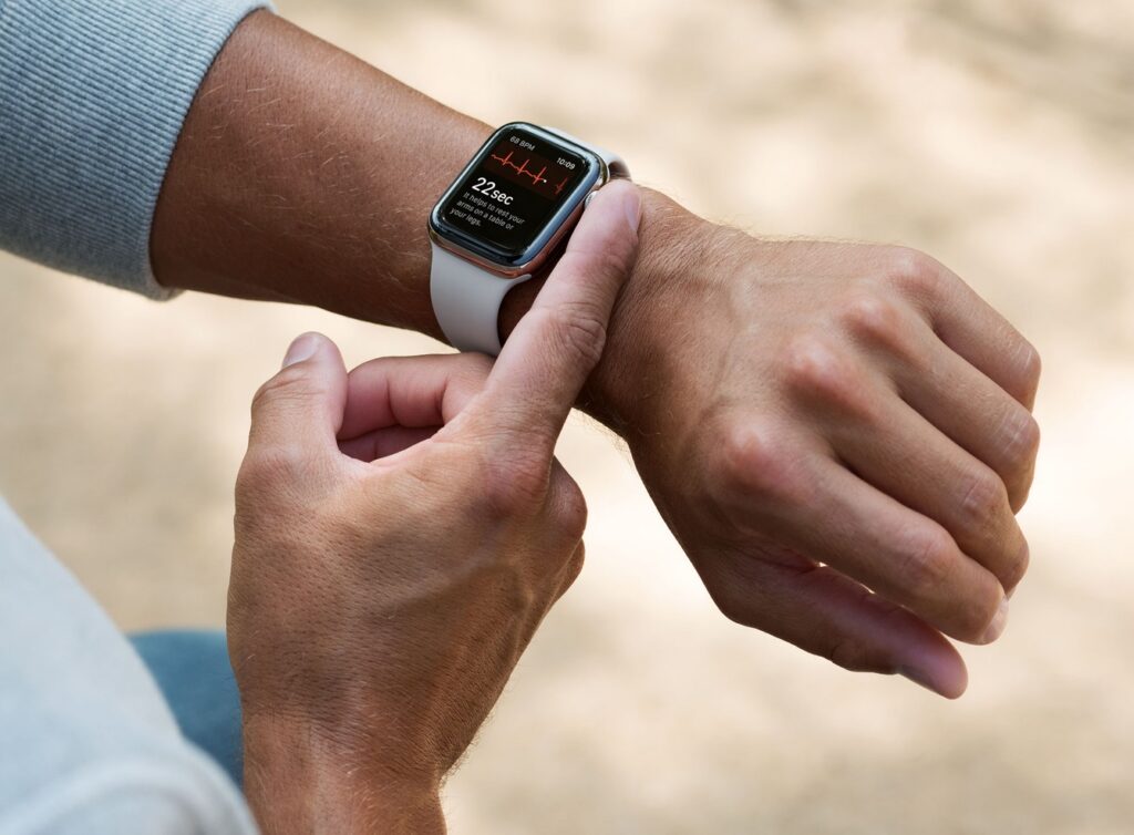 Pomiar EKG w Apple Watch 4